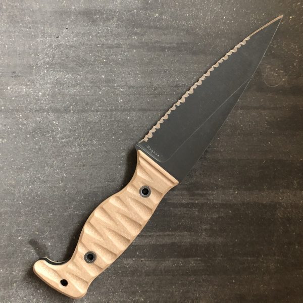 Fully Serrated Magnus in Coyote Brown